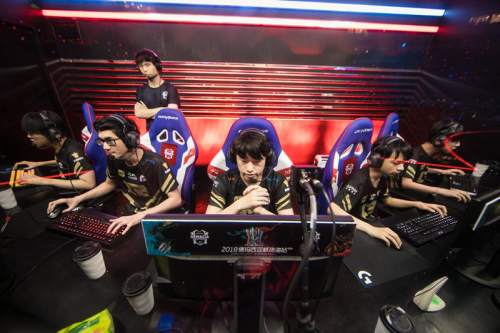 阿斯顿维拉 阿斯顿维拉