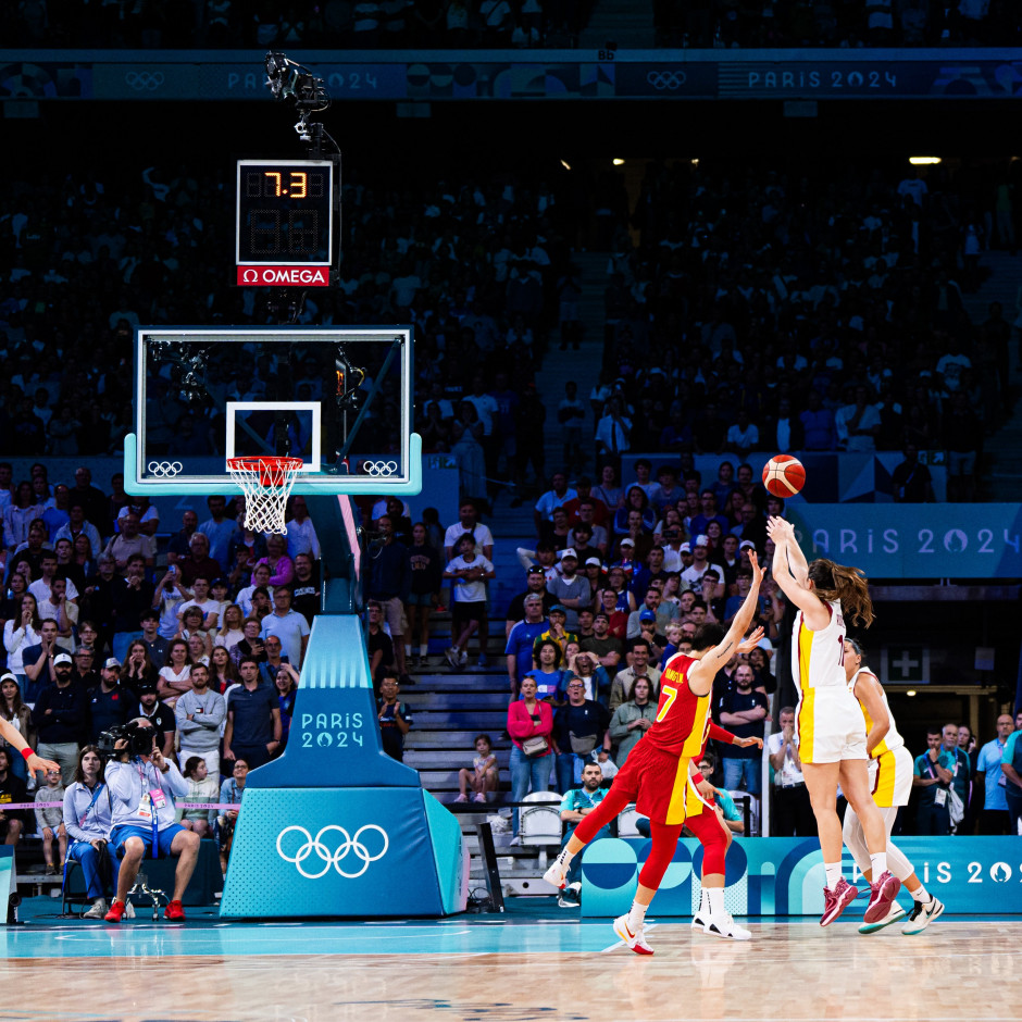 8号背身做 8号背身做